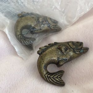 Atlas Homewares set of 2 antique brass fish knobs cabinet pulls drawers